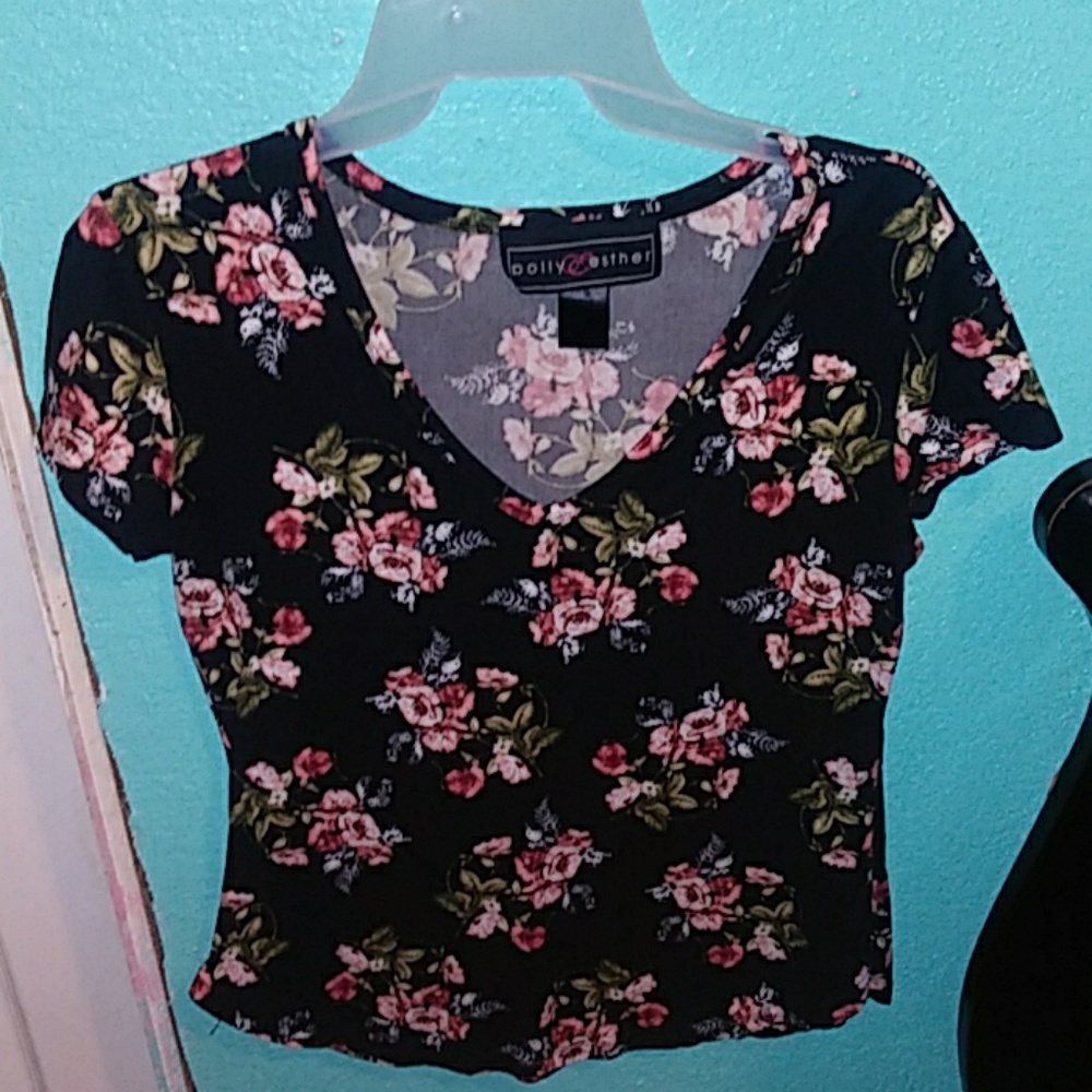 Selling a beautiful flower top 🌺🌺